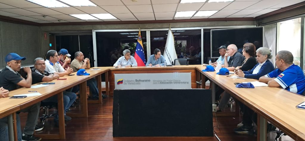 AUTORIDADES DEL MPPEU RECIBEN INQUIETUDES DE APUCV Y FTUV EN MOVILIZACIÓN