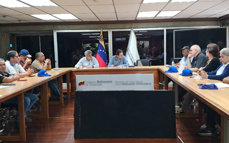 AUTORIDADES DEL MPPEU RECIBEN INQUIETUDES DE APUCV Y FTUV EN MOVILIZACIÓN