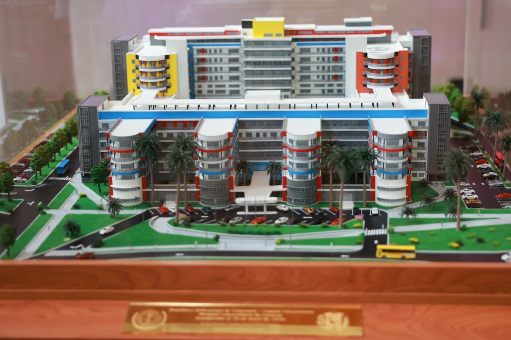 Inauguran unidad de cirugía robótica en el Hospital Universitario de Caracas