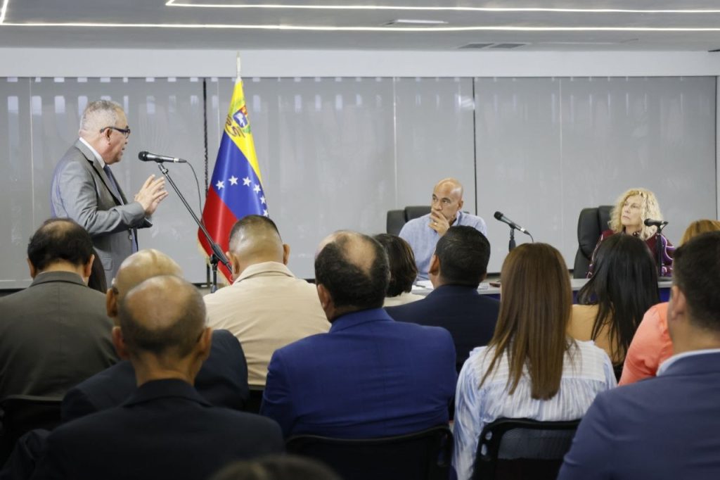 Gobierno y autoridades universitarias instalan mesas de trabajo para la optimización del sistema educativo