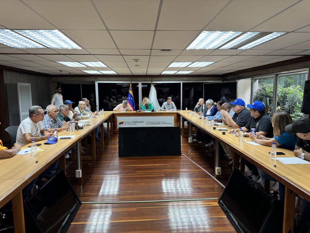 Ministerio de Educación Universitaria evalúa pliego de peticiones presentado por gremios universitarios