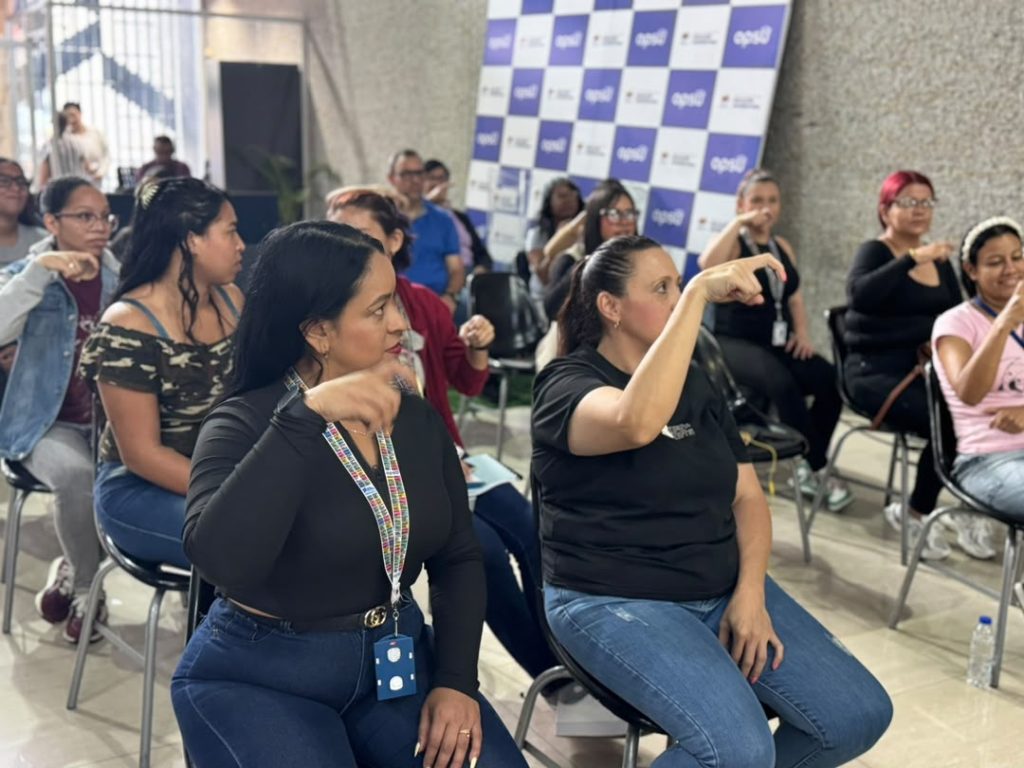 Dictan taller de Lengua de Señas Venezolana a funcionarios universitarios