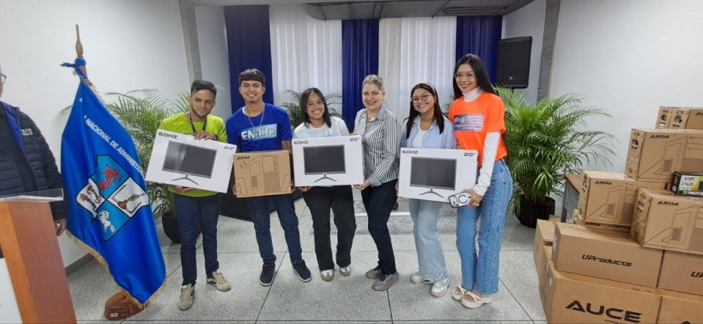 ENAHP recibe dotación tecnológica del MPPEU para optimizar laboratorios
