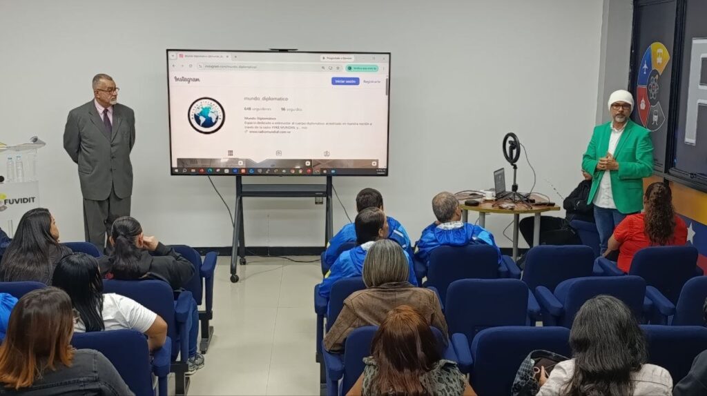 MPPEU participa en el Conversatorio «Diplomacia Bolivariana de Paz y de los Pueblos: De Bolívar a Chávez»